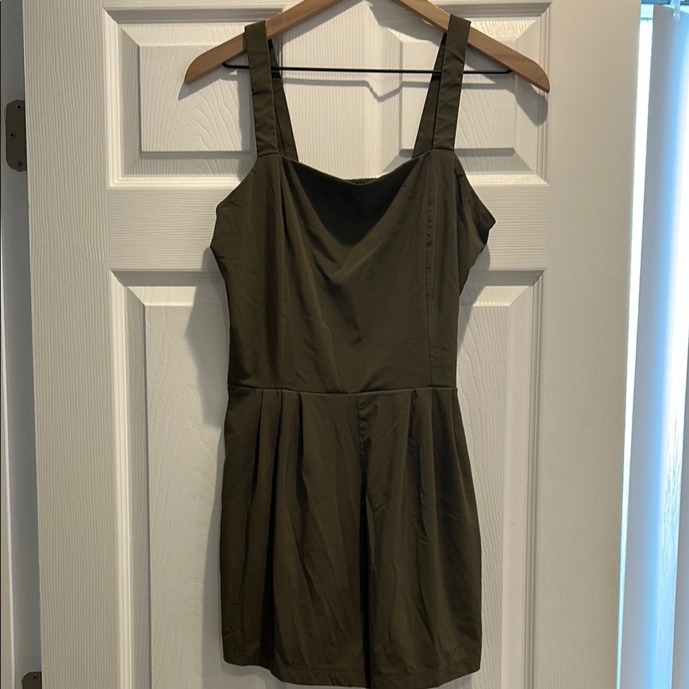Vuori Villa Performance Olive Green Romper